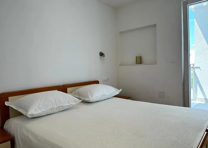 Apartments And Rooms Nikola