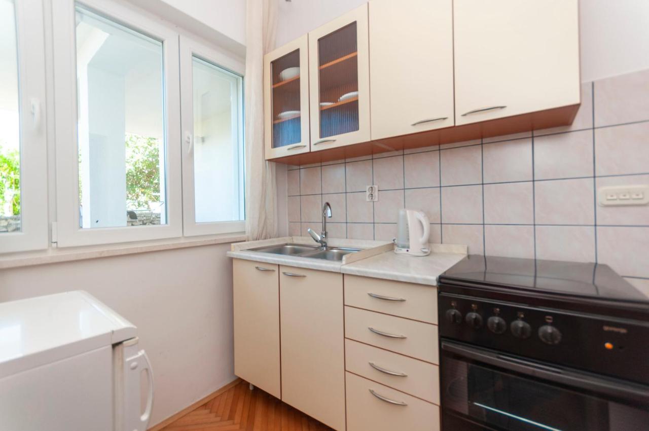 Apartment And Nikola Omiš