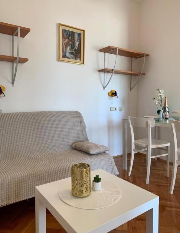 Apartman And Nikola