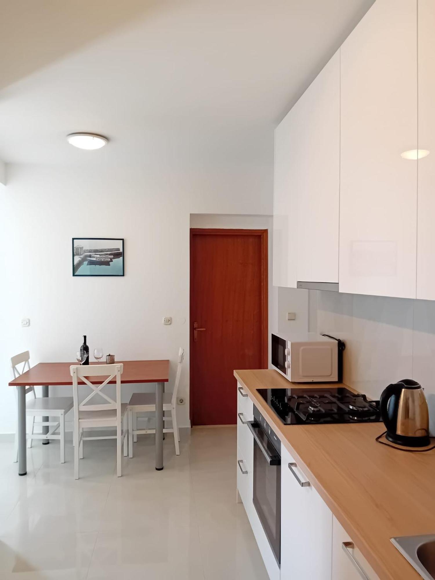 Apartman And Nikola Omiš